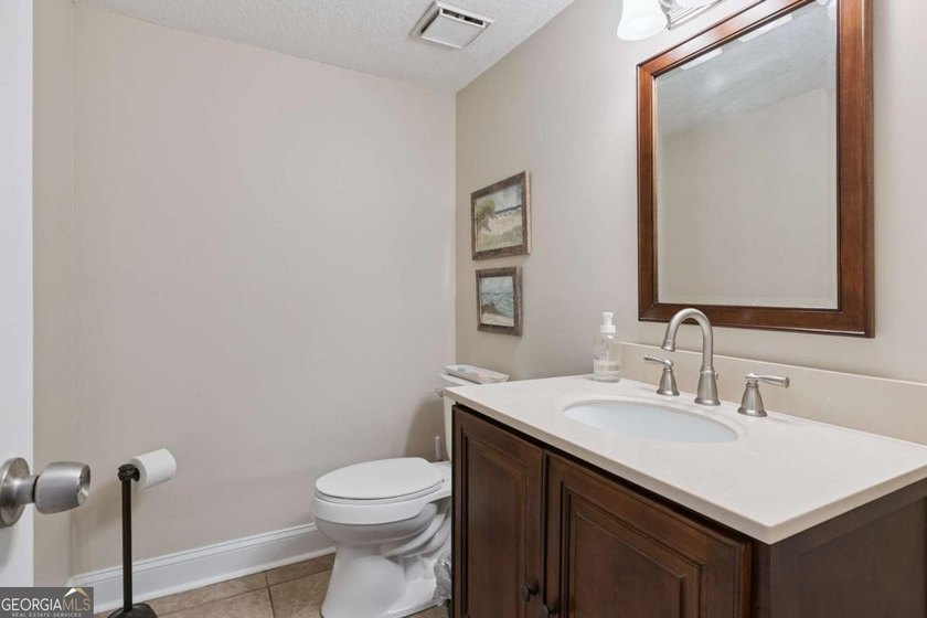 Welcome to easy coastal living in this beautifully maintained - photo 29