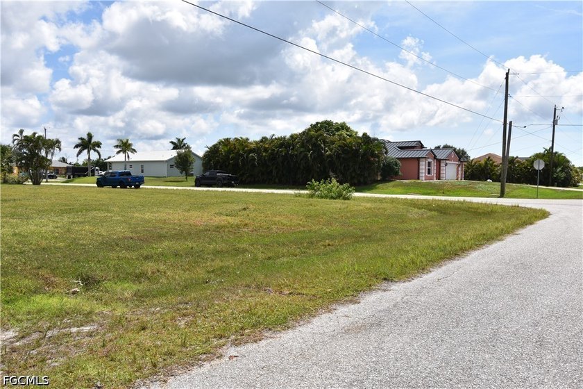 PERFECTLY SITUATED HOMESITE IN NW CAPE CORAL...near Coral Oaks - photo 4