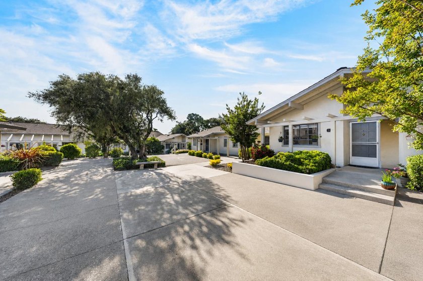 Welcome to 5001 Cribari Vale, a desirable single-level residence - photo 34