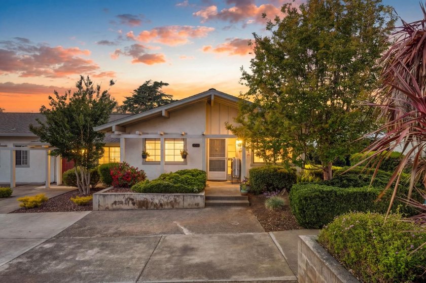 Welcome to 5001 Cribari Vale, a desirable single-level residence - photo 35