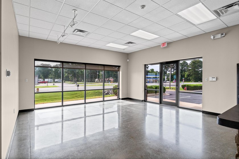 Premium commercial land and building with outstanding traffic - photo 7
