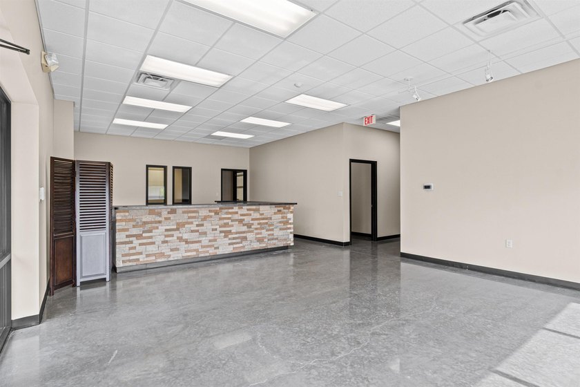 Premium commercial land and building with outstanding traffic - photo 8