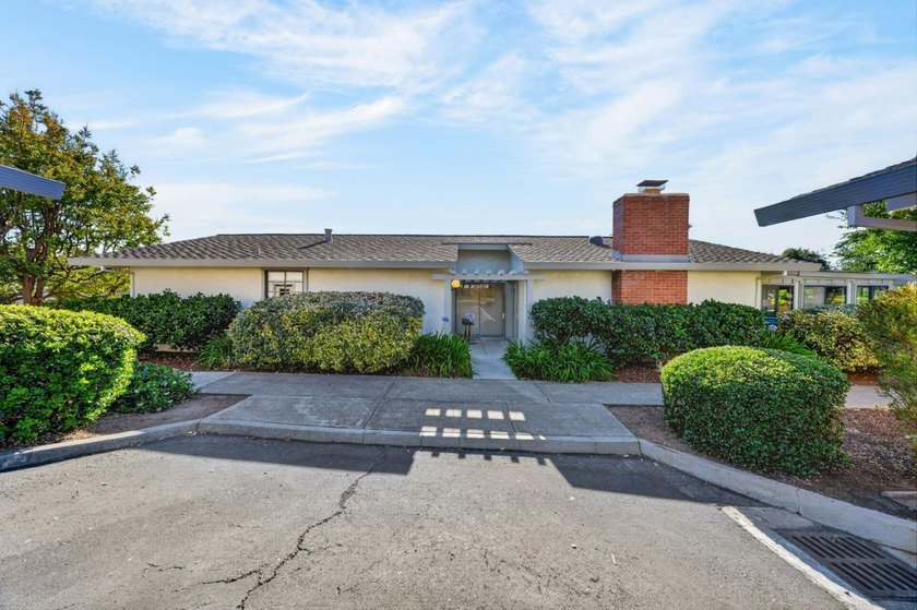 Welcome to 5001 Cribari Vale, a desirable single-level residence - photo 39