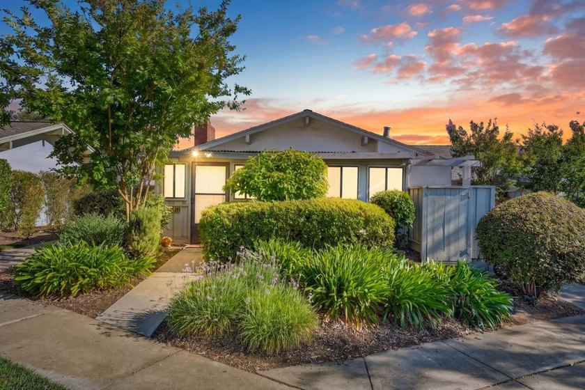 Welcome to 5001 Cribari Vale, a desirable single-level residence - photo 40