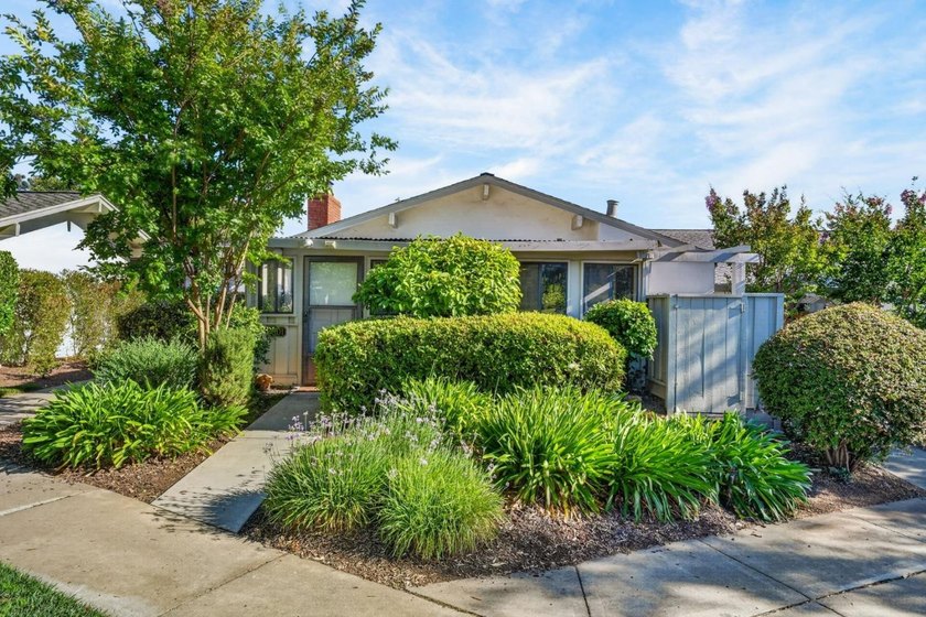 Welcome to 5001 Cribari Vale, a desirable single-level residence - photo 41
