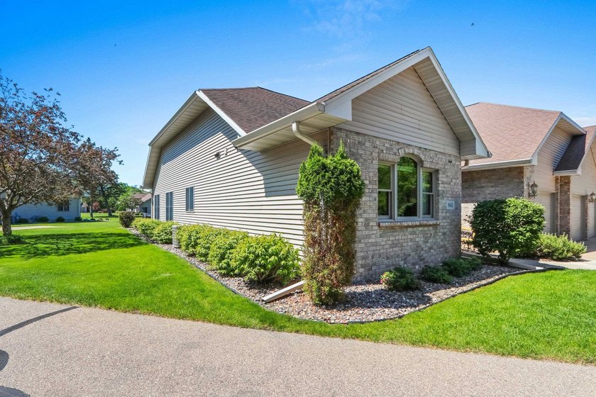 Condo MLS 50326421. Condo living at its best! Experience - photo 2