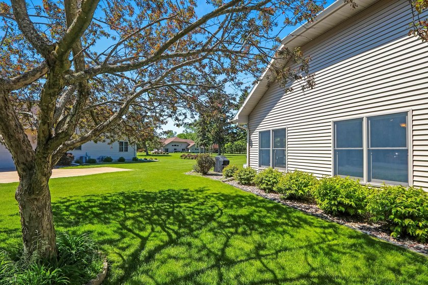 Condo MLS 50326421. Condo living at its best! Experience - photo 3