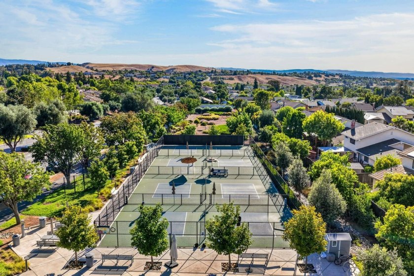 Welcome to 5001 Cribari Vale, a desirable single-level residence - photo 44
