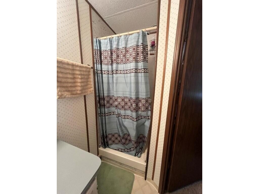 Affordable and move-in ready, this well-maintained 2-bedroom, 1 - photo 9