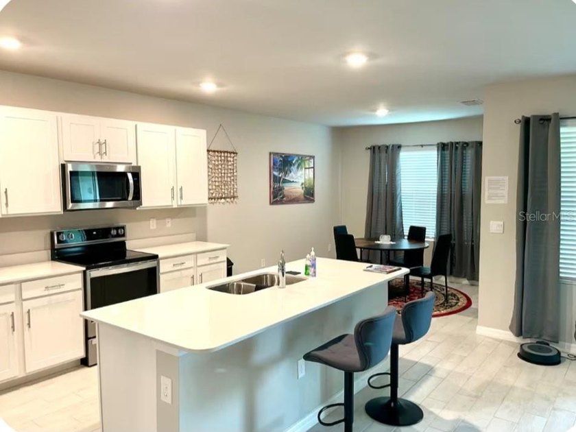 Welcome to this Stunning NEWLY Built 4 Bedroom, 3 Bathroom home - photo 5