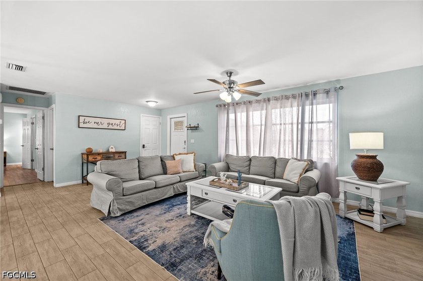 Welcome to this beautifully renovated 3-bedroom, 2-bathroom pool - photo 8