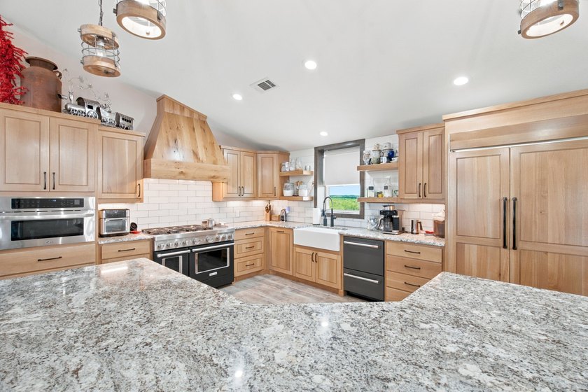 Experience the perfect blend of luxury and country living on - photo 10