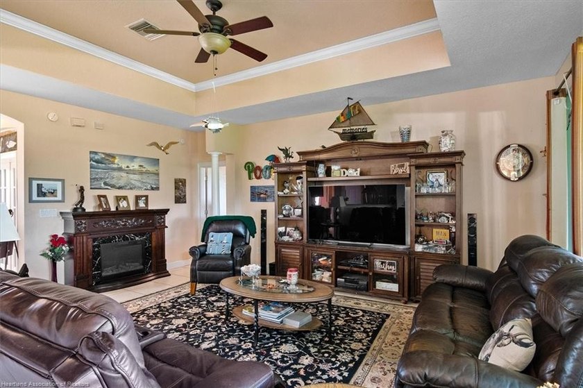 BEAUTIFUL GOLF COURSE HOME in The Country Club of Sebring. This - photo 6