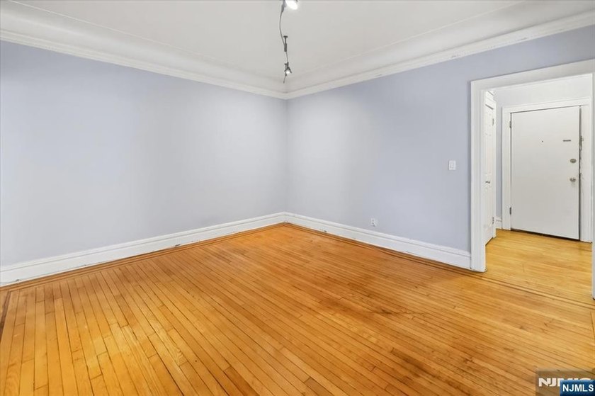 Enjoy easy living in this bright and inviting 550 sq ft - photo 10