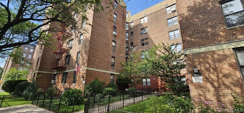 Located in the highly desirable neighborhood of Forest Hills - photo 13
