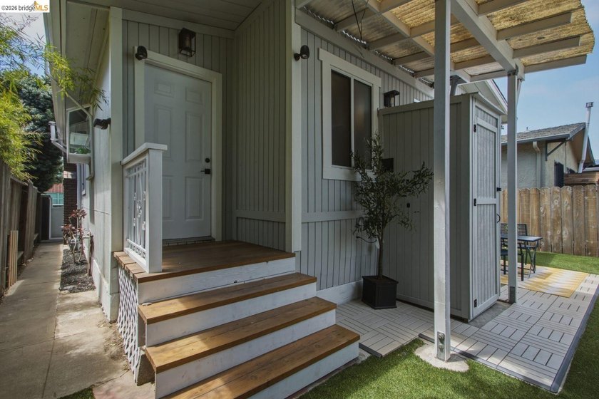 Beautifully Reimagined Sanctuary nestled in Poets Corner - photo 31