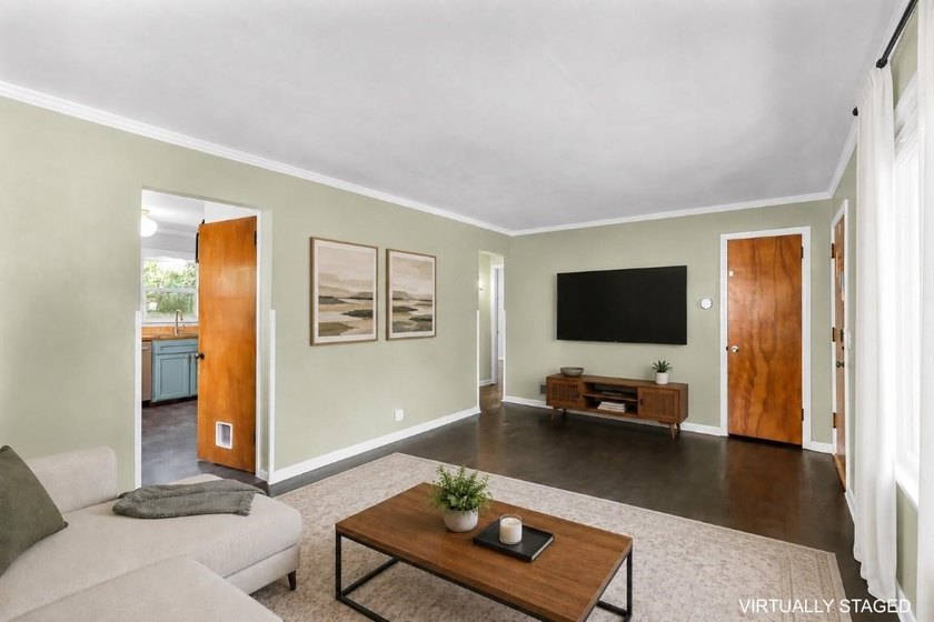 Darling Cape Cod bungalow conveniently located in a friendly - photo 4