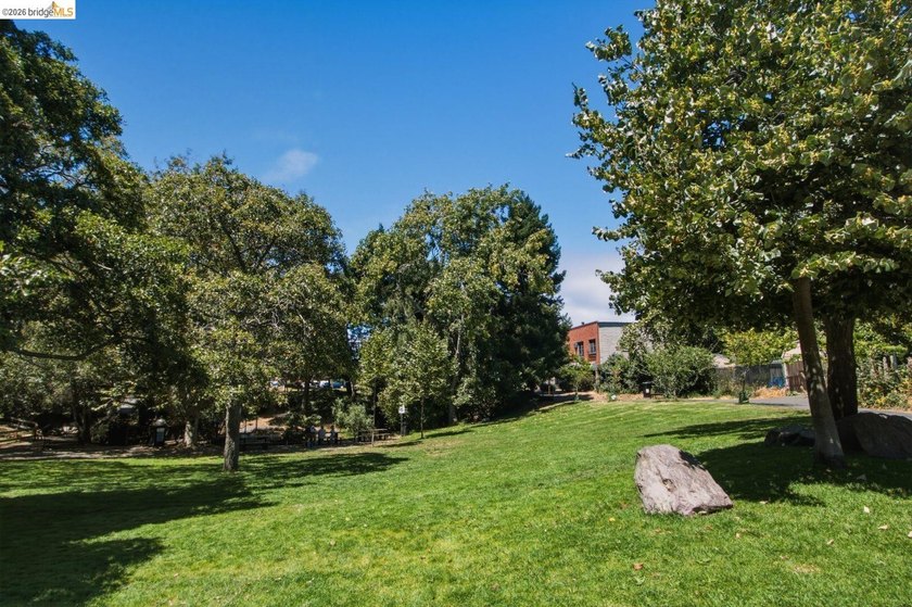 Beautifully Reimagined Sanctuary nestled in Poets Corner - photo 40