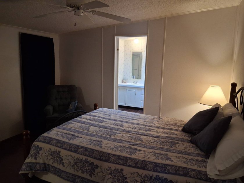Welcome to this well-maintained 2 Bedroom/2 Bath home on a quiet - photo 8