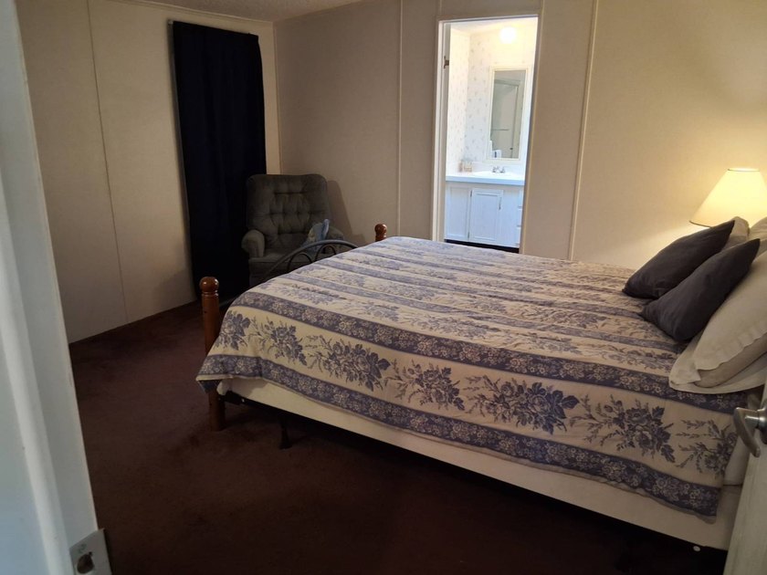 Welcome to this well-maintained 2 Bedroom/2 Bath home on a quiet - photo 9