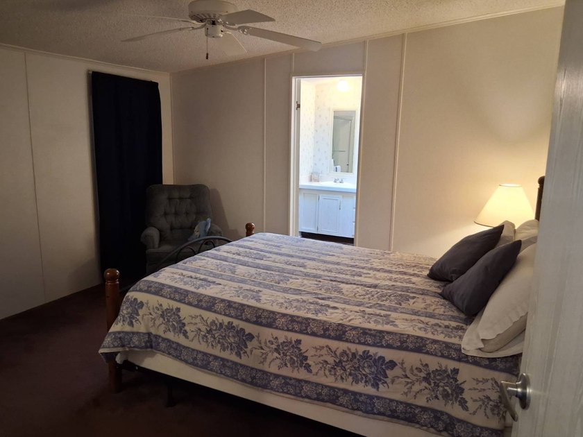 Welcome to this well-maintained 2 Bedroom/2 Bath home on a quiet - photo 10
