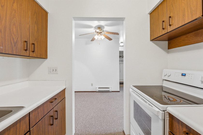 Exceptional investment opportunity! This 16-unit apartment - photo 3
