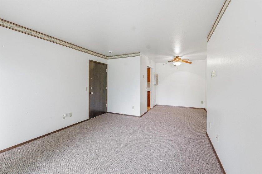 Exceptional investment opportunity! This 16-unit apartment - photo 6