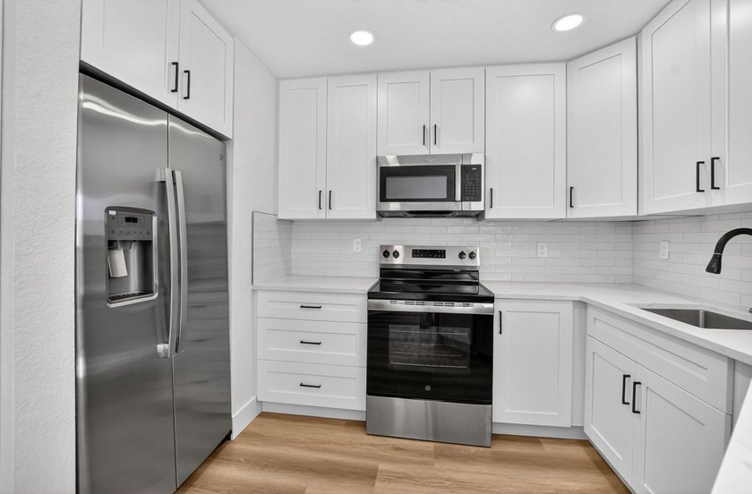 Welcome to 6647 Boca Hermosa Lane! Just renovated and move-in - photo 7