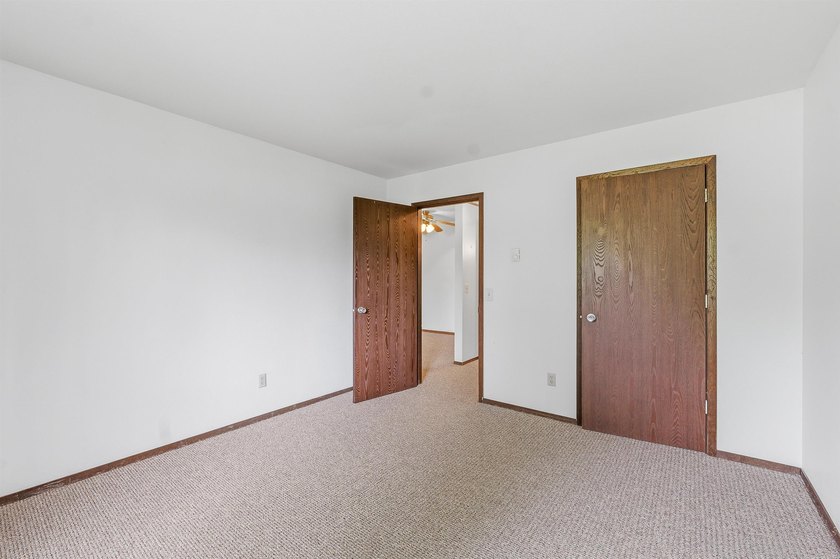 Exceptional investment opportunity! This 16-unit apartment - photo 10