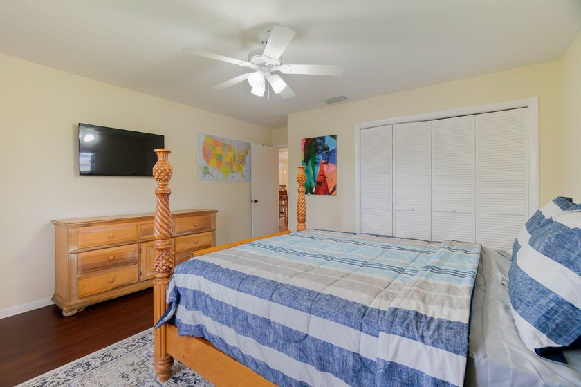 Oversize corner lot 3 bedroom, 2 bath, 2 car garage in Jupiter! - photo 13