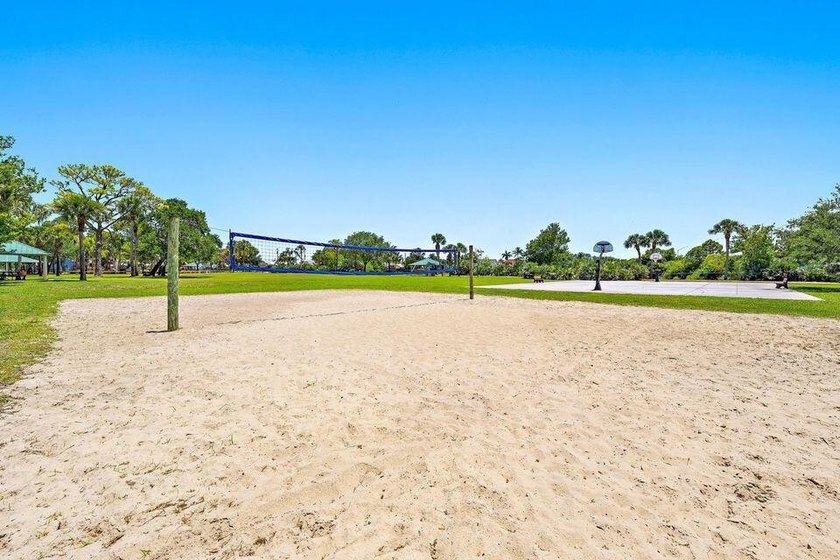Oversize corner lot 3 bedroom, 2 bath, 2 car garage in Jupiter! - photo 25