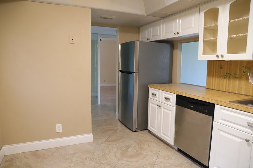 2/2 condo at east of Boca raton. 4th floor, elevators, just - photo 2
