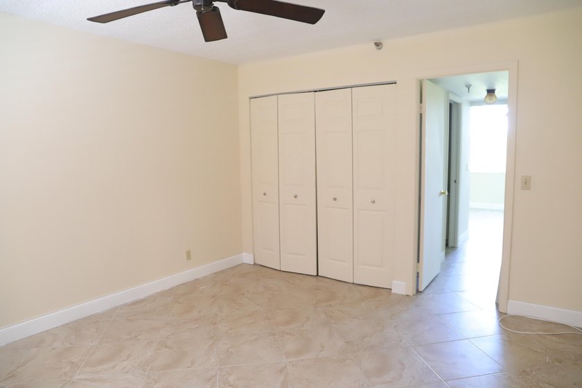 2/2 condo at east of Boca raton. 4th floor, elevators, just - photo 4