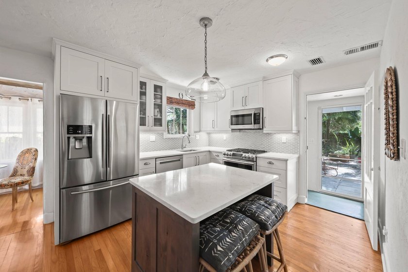 Rare opportunity to own a piece of Lake Worth Beach history in - photo 8