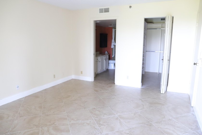 2/2 condo at east of Boca raton. 4th floor, elevators, just - photo 9