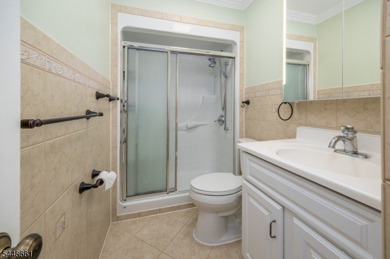 Welcome to this well-maintained 2-bedroom, 2-full-bath interior - photo 12