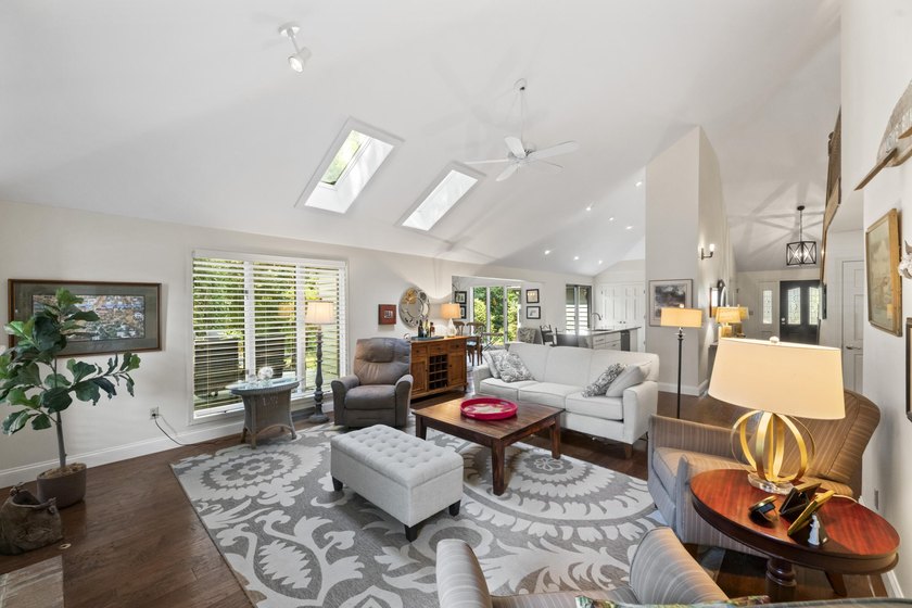 Stunning 2BR, 2.5BA condo offers exceptional privacy with 2 - photo 14