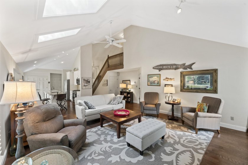 Stunning 2BR, 2.5BA condo offers exceptional privacy with 2 - photo 18
