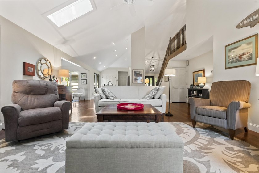 Stunning 2BR, 2.5BA condo offers exceptional privacy with 2 - photo 19