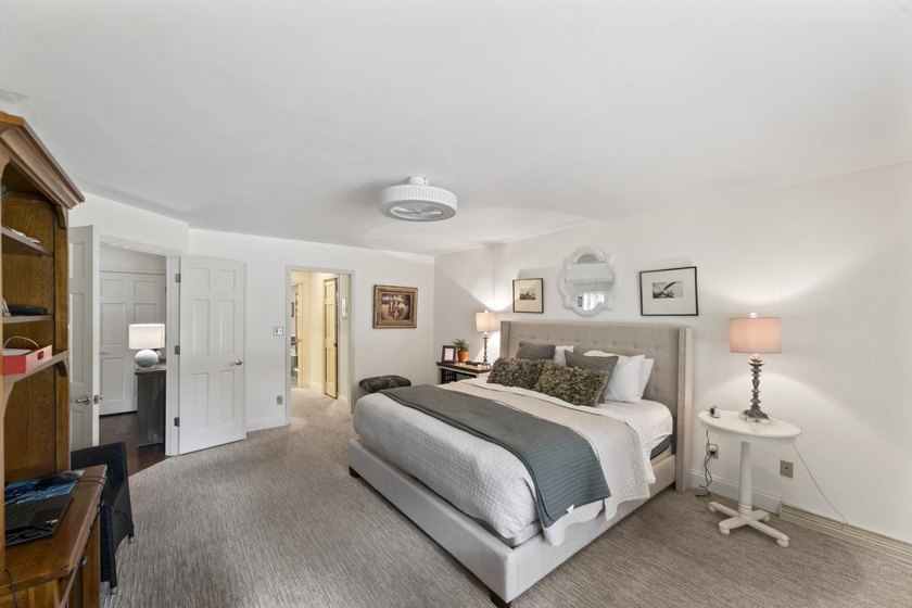 Stunning 2BR, 2.5BA condo offers exceptional privacy with 2 - photo 21