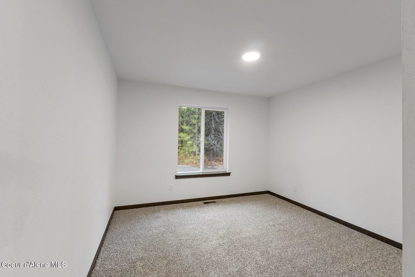 Beautiful accented homes with vaulted great room ceilings per - photo 8