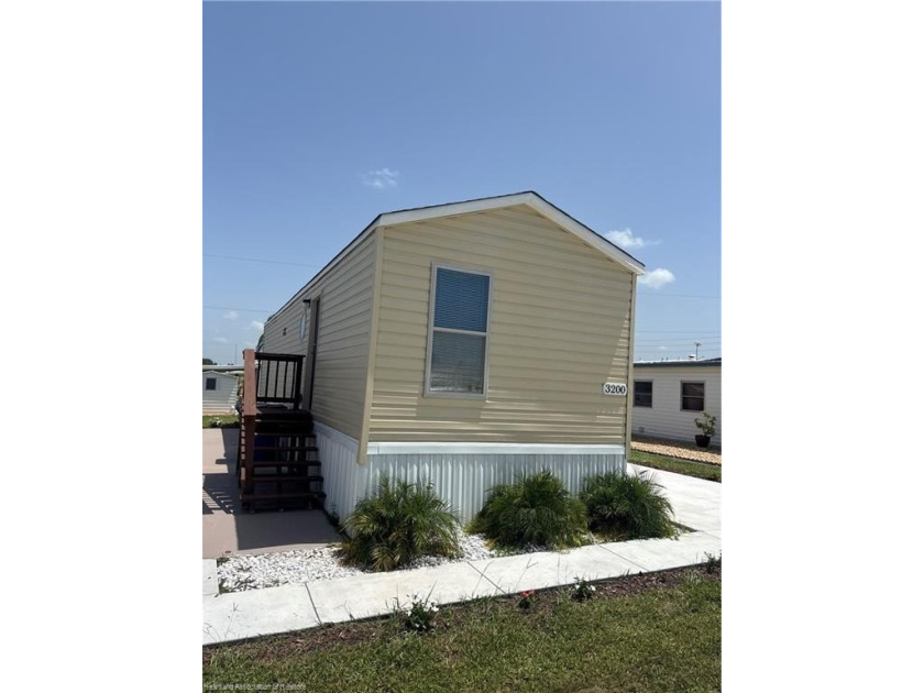 Welcome to easy Florida living! This 2023, 2-bedroom, 1-bath - photo 2