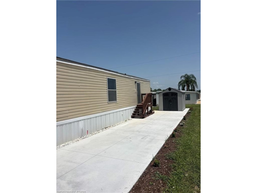 Welcome to easy Florida living! This 2023, 2-bedroom, 1-bath - photo 5