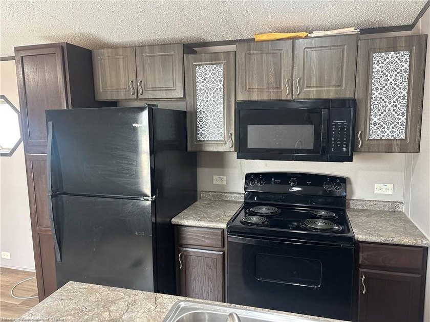 Welcome to easy Florida living! This 2023, 2-bedroom, 1-bath - photo 9