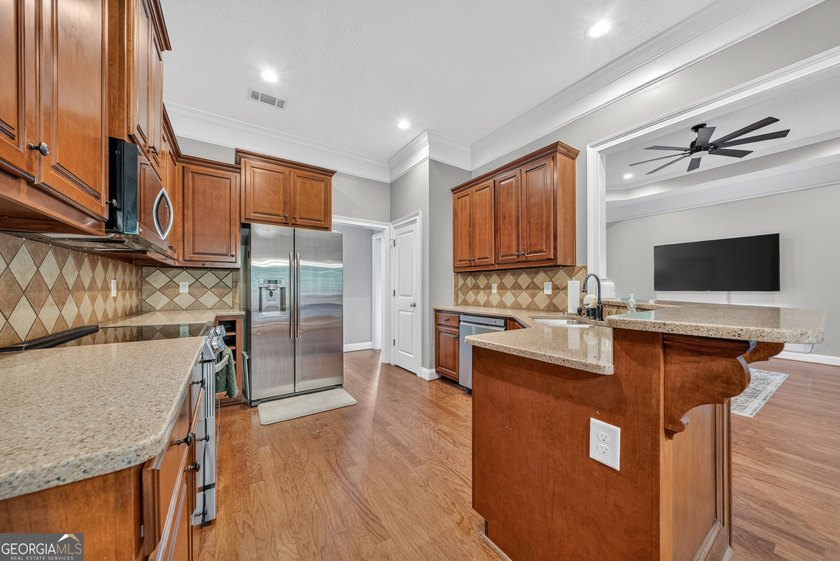 Welcome home to this beautifully maintained all-brick ranch - photo 11