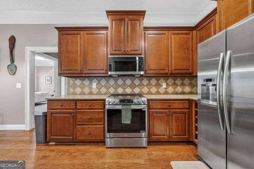Welcome home to this beautifully maintained all-brick ranch - photo 12
