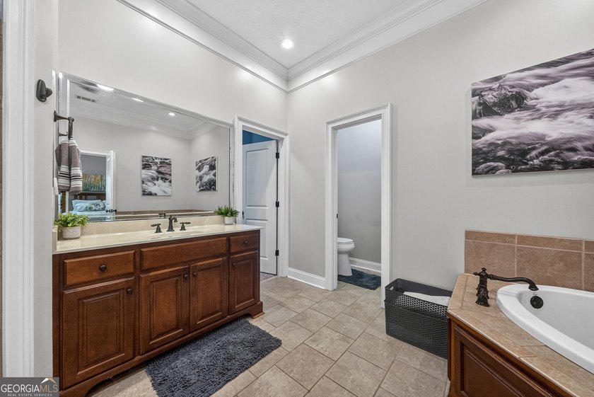 Welcome home to this beautifully maintained all-brick ranch - photo 21