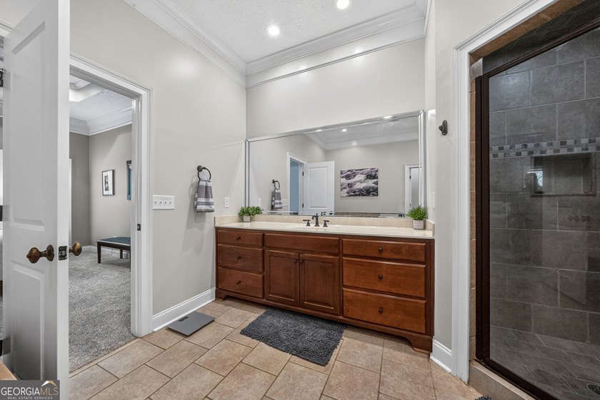 Welcome home to this beautifully maintained all-brick ranch - photo 22