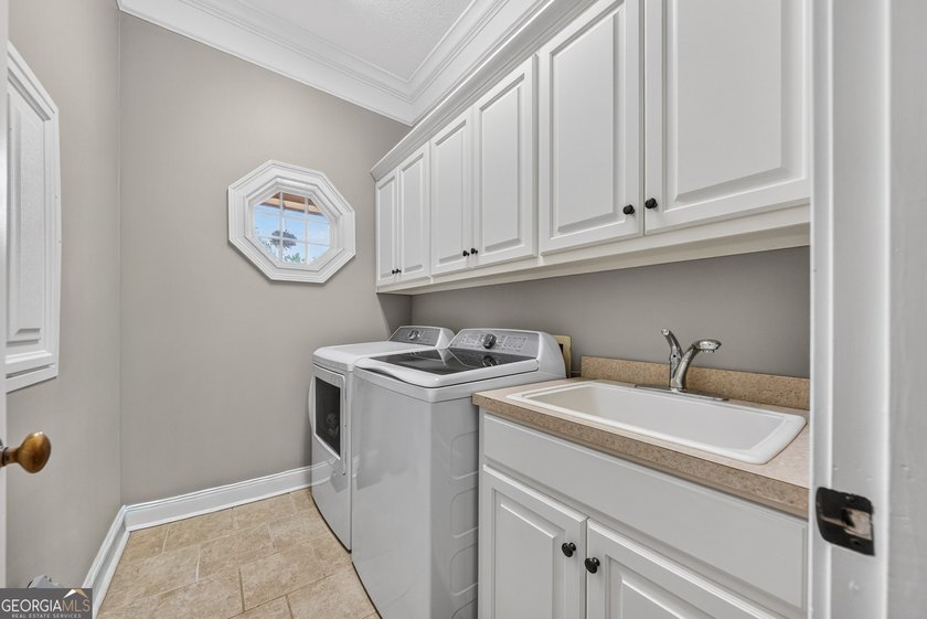 Welcome home to this beautifully maintained all-brick ranch - photo 30