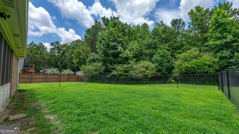 Welcome home to this beautifully maintained all-brick ranch - photo 41